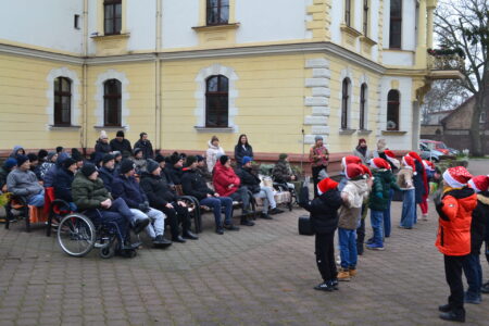 Przedświąteczny występ uczniów z SP 1 w Wieleniu